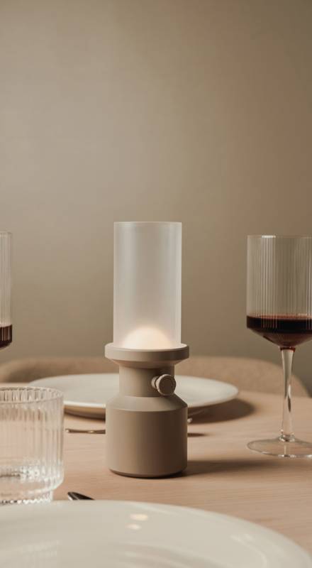 Настольная лампа VINGA Niori из переработанного пластика RCS