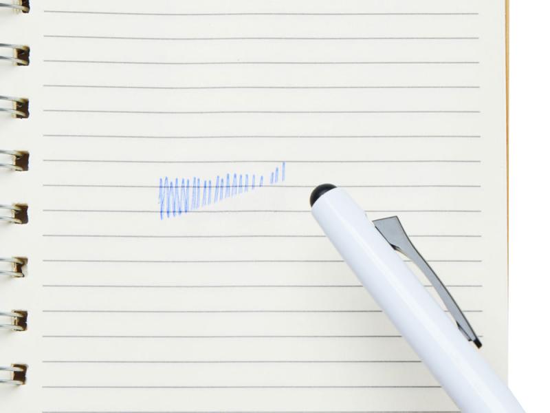 Пластиковая шариковая ручка пиши-стирай InkShift