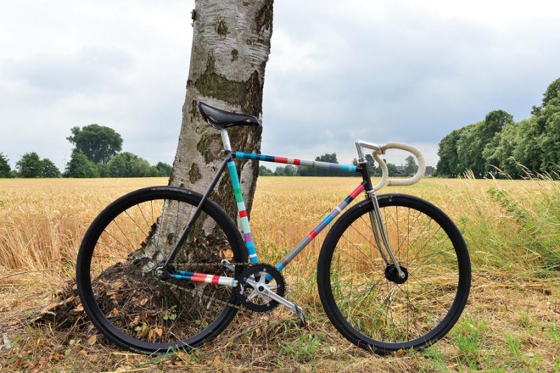 Наклейка на раму велосипеда