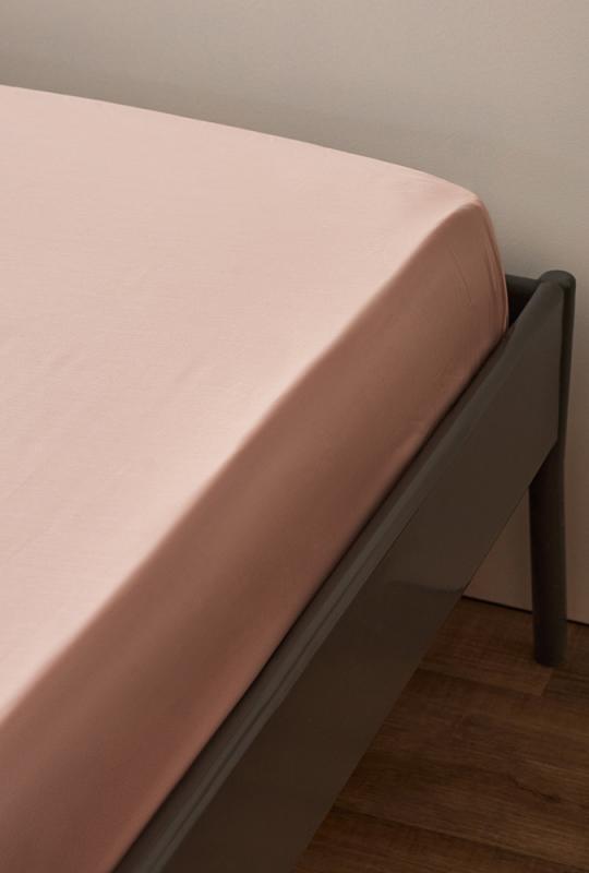 Простыня на резинке из премиального сатина  из коллекции essential, 180х200х30 см