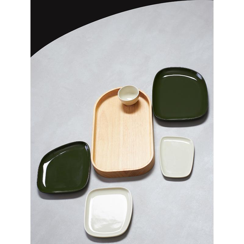 Набор из 5ти сервировочных тарелок на деревянном подносе sorrento