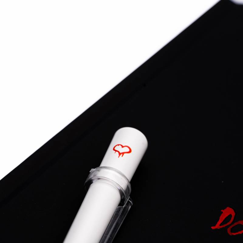 Набор Pininfarina Banksy Крыса: вечная ручка Primina и блокнот линованный из каменной бумаги, А5