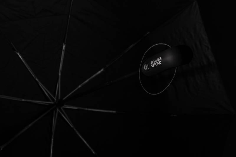 Компактный зонт-антишторм Tornado от Swiss Peak из rPET Aware™, d120 см