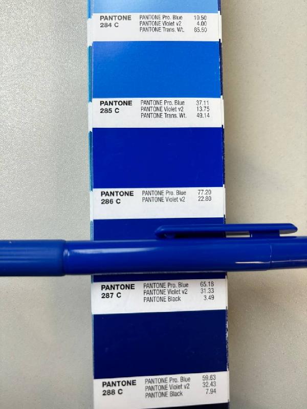 Ручка шариковая Flora Color с полугелиевым стержнем