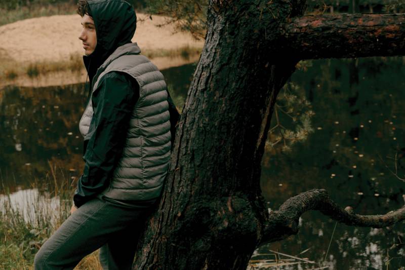 Мужской стеганый жилет Iqoniq Meru из переработанного полиэстера AWARE™, 70 г/м²