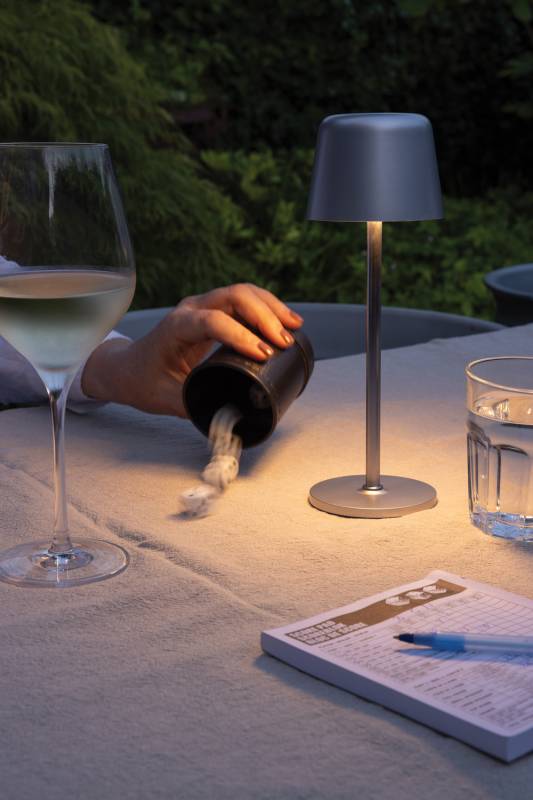 Настольная лампа Zenic из переработанного пластика RCS