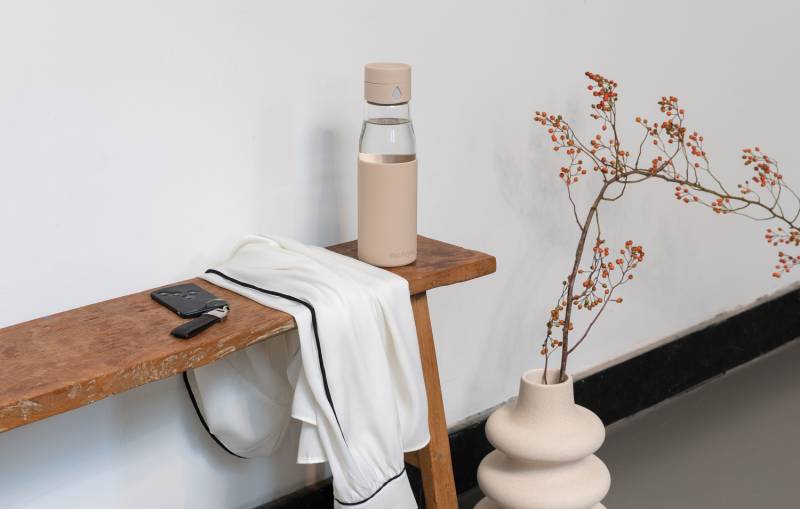 Стеклянная бутылка для воды Ukiyo с силиконовым держателем, 600 мл