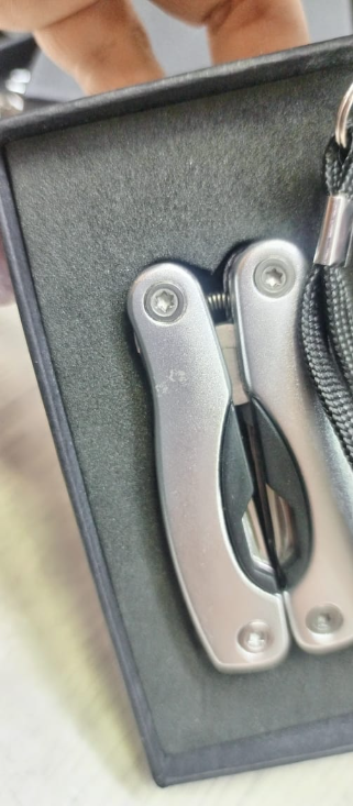 Подарочный набор Scout с многофункциональным ножом и фонариком