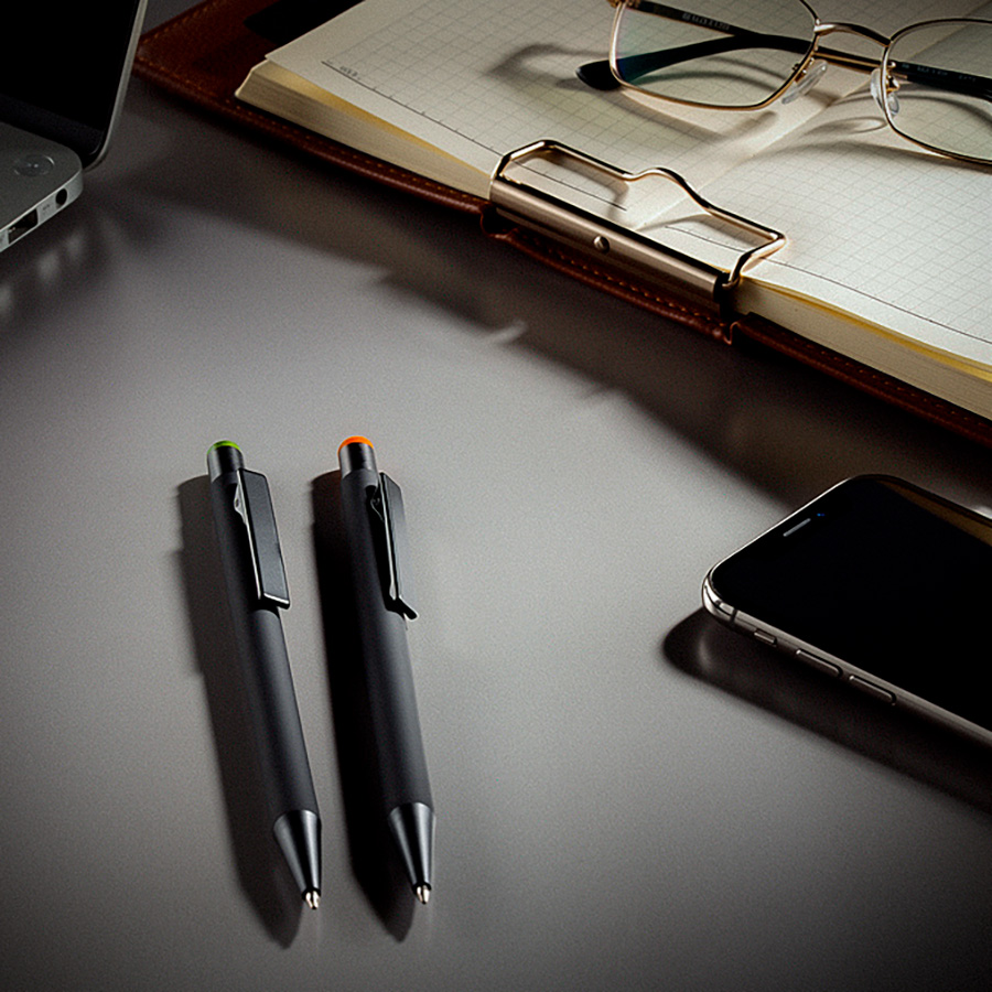 Ручка шариковая FACTOR BLACK со стилусом, черный/зеленый, металл, пластик, софт-покрытие