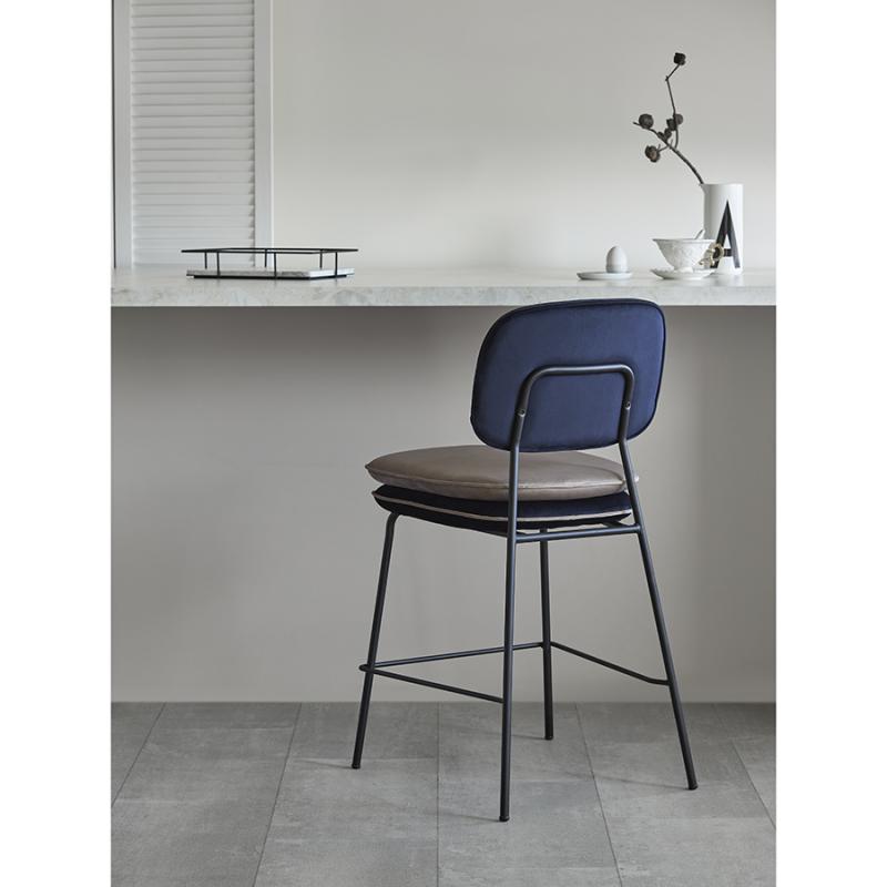 Стул полубарный с контрастным кантом pea, велюр