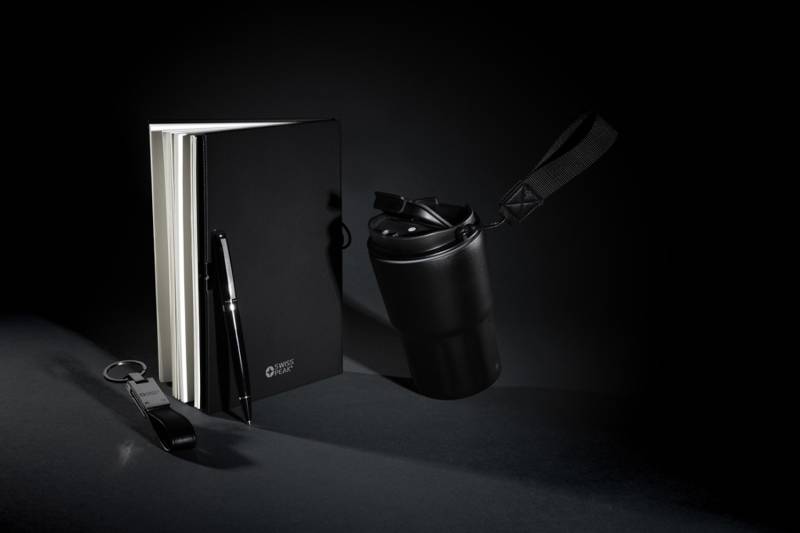 Термокружка Swiss Peak в комплекте с блокнотом, ручкой и брелком