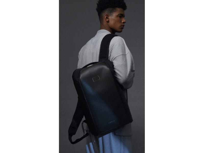 Водостойкий антикражный рюкзак FlipPack для ноутбука 15.6