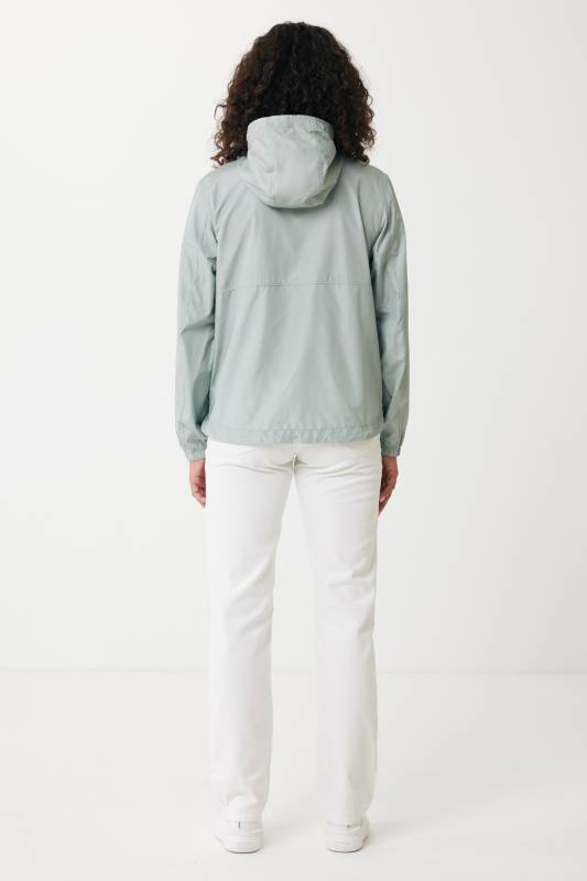 Ветровка Iqoniq Logan из переработанного полиэстера AWARE™, унисекс, 70 г/м²