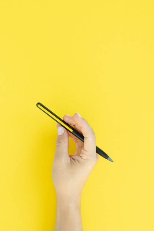 Карандаш GrafeeX с желтым клипом в чехле