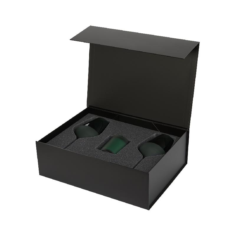 Подарочный набор свеча Enigma + 2 бокала для вина Emerald в черной коробке