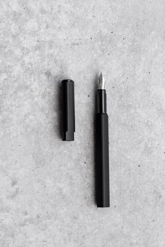 Перьевая ручка PININFARINA PF One BLACK