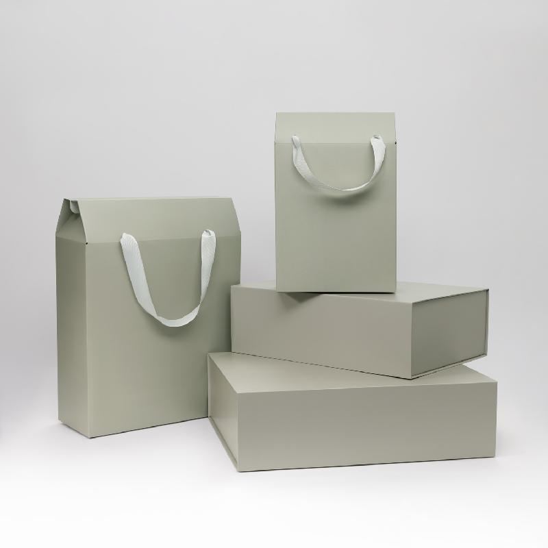 Подарочная коробка-пакет универсальная малая