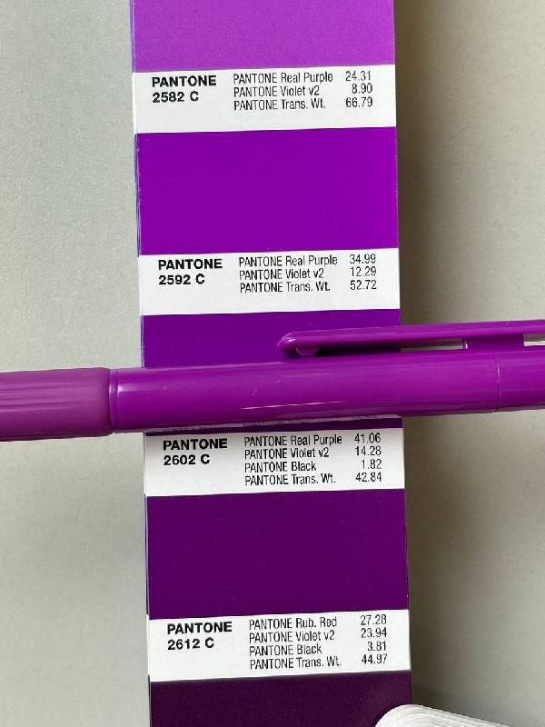 Ручка шариковая Flora Color с полугелиевым стержнем