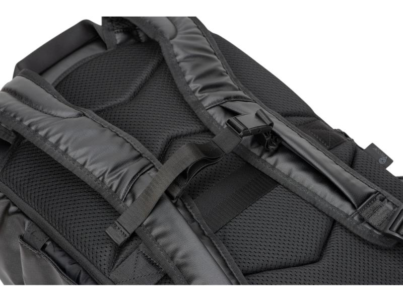 Водостойкий рюкзак Giant для ноутбука 15.6