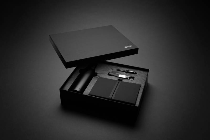 Термобутылка Swiss Peak в комплекте с блокнотом, ручкой и брелком