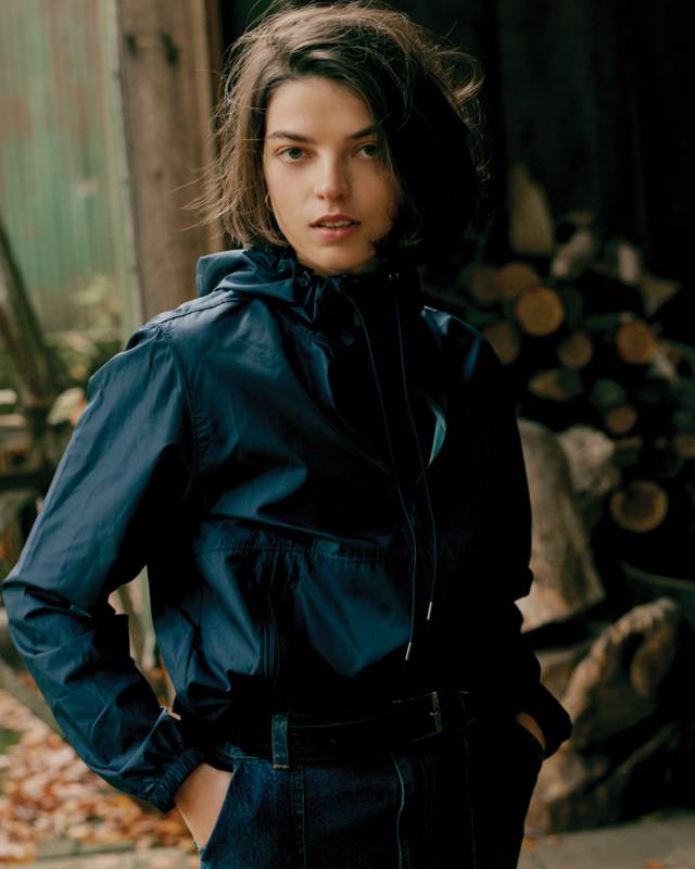 Ветровка Iqoniq Logan из переработанного полиэстера AWARE™, унисекс, 70 г/м²