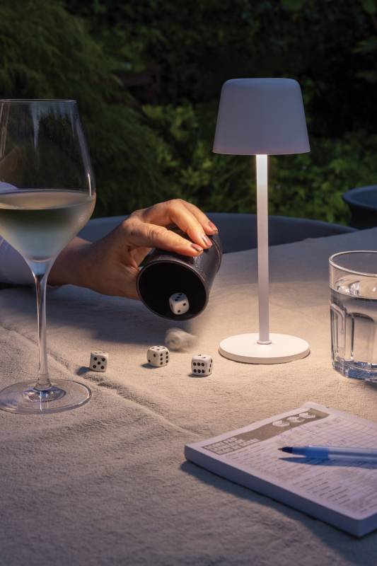 Настольная лампа Zenic из переработанного пластика RCS