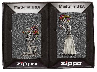 Набор ZIPPO Влюбленные зомби из двух зажигалок с покрытием Iron Stone™, овые