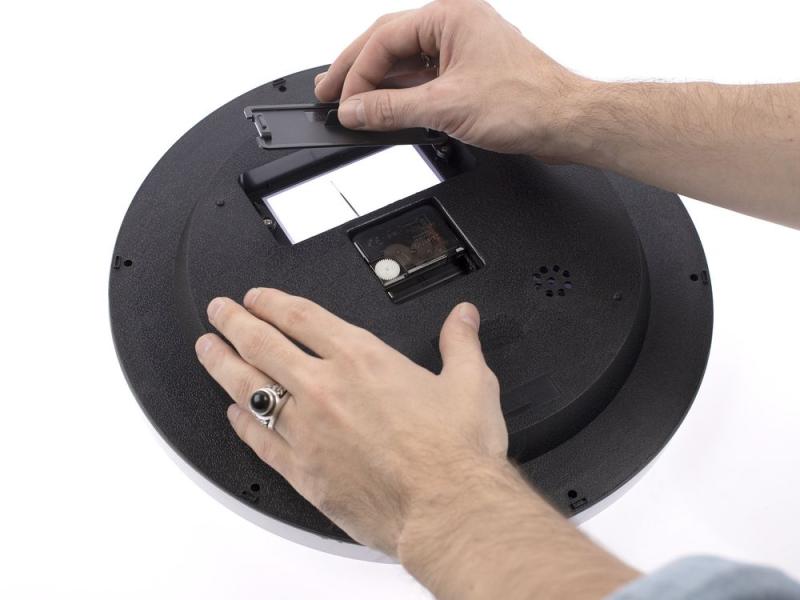 Часы настенные Insert2