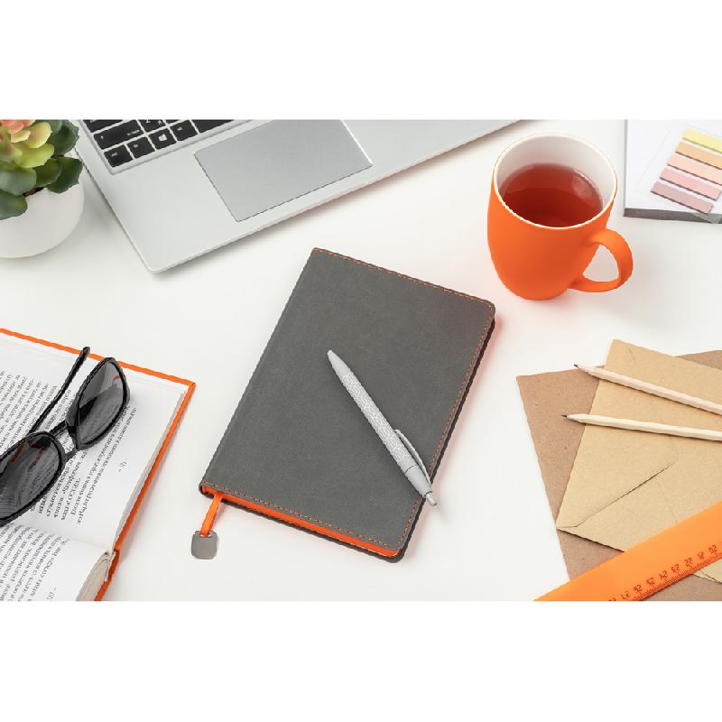 Ежедневник Flexy Latte А5,  с оранжевым срезом, недатированный, в гибкой обложке