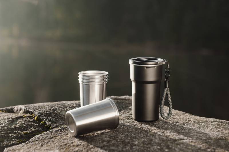 Термокружка VINGA Parks в комплекте с 4 кружками из нержавеющей стали