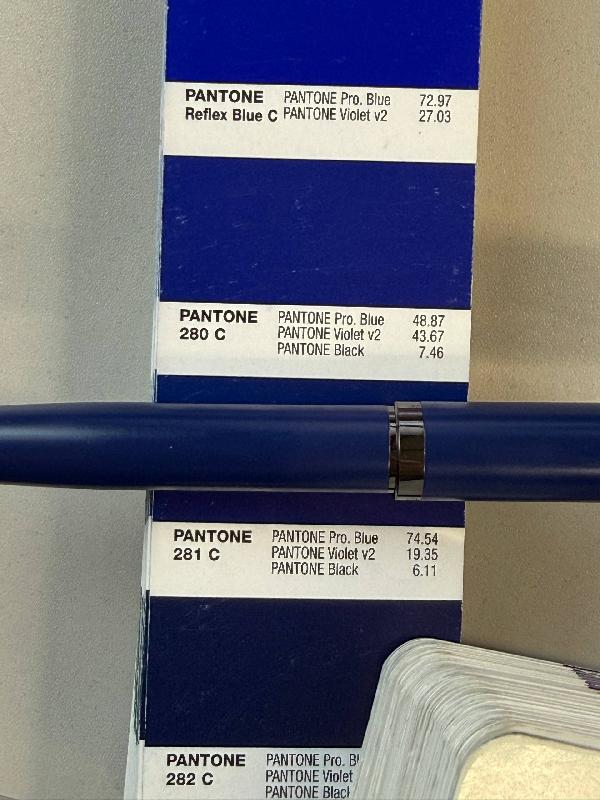 Ручка шариковая матовая Ambassadeur металлическая,   с черными глянцевыми элементами