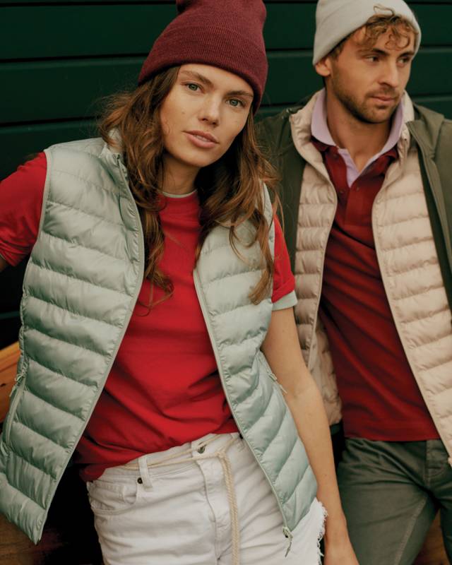 Женский стеганый жилет Iqoniq Meru из переработанного полиэстера AWARE™, 70 г/м²