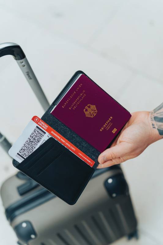 Обложка для паспорта Travelfinder с технологией Find My