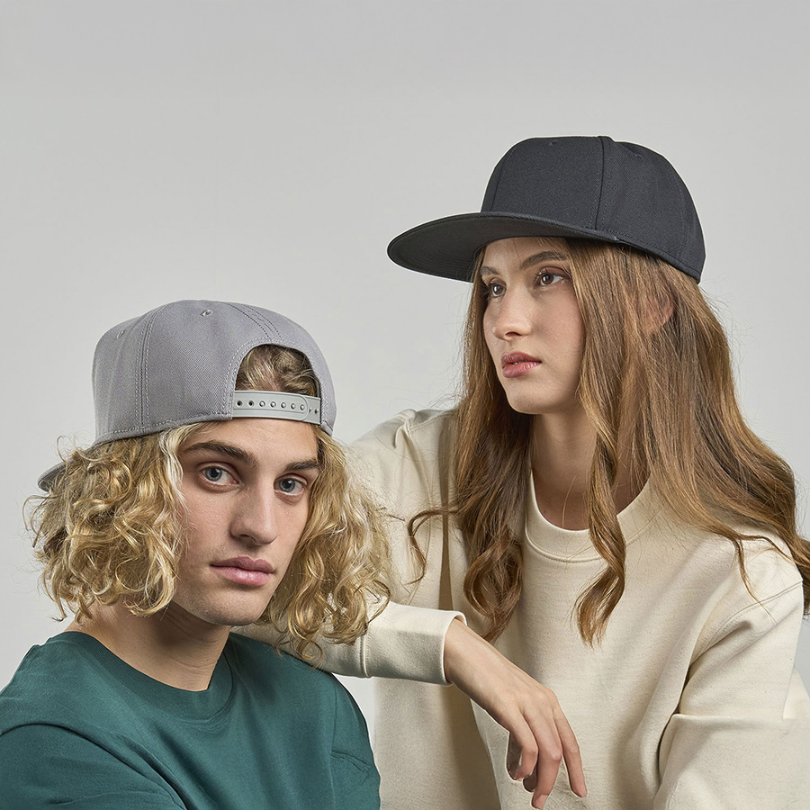 Бейсболка "SNAP BACK-S", 6 клиньев, пластик. застежка, белый, 100% перераб. полиэстер, 300 гр/м2