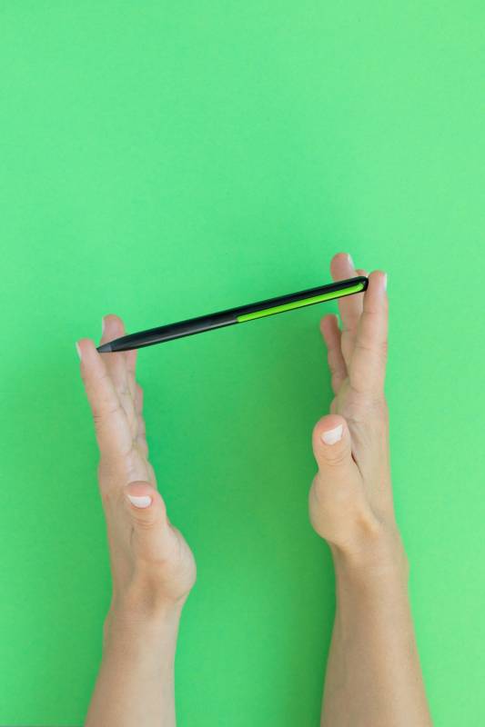 Карандаш GrafeeX с зеленым клипом в чехле