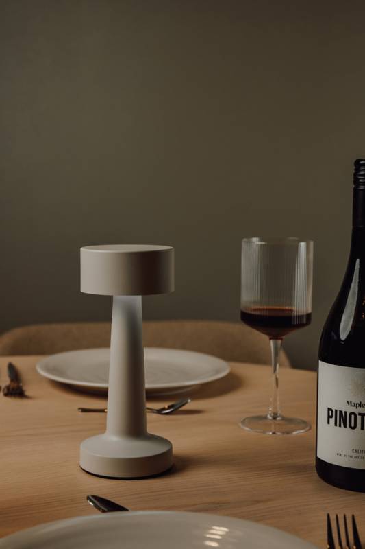 Настольная лампа VINGA Maris из переработанного пластика RCS