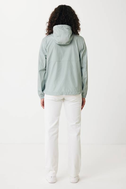 Ветровка Iqoniq Logan из переработанного полиэстера AWARE™, унисекс, 70 г/м²