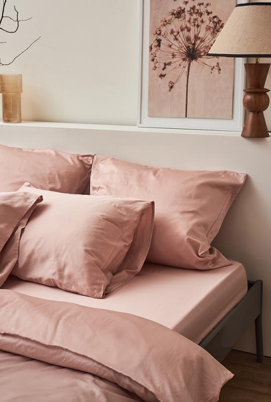 Простыня на резинке из премиального сатина  из коллекции essential, 180х200х30 см