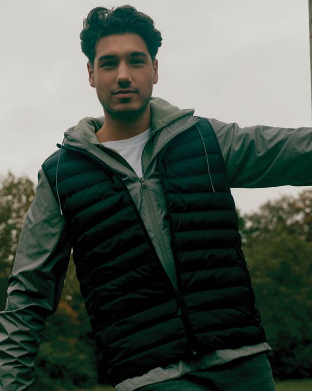 Ветровка Iqoniq Logan из переработанного полиэстера AWARE™, унисекс, 70 г/м²