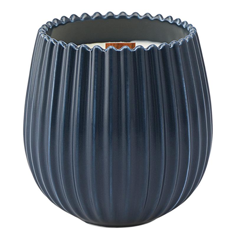 Свеча ароматическая с деревянным фитилём spicy snowfs из коллекции edge, 60 ч