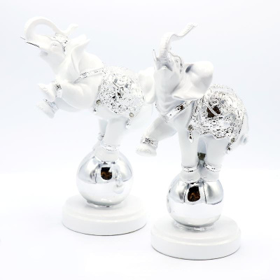 Набор статуэток "Слоны на шарах"