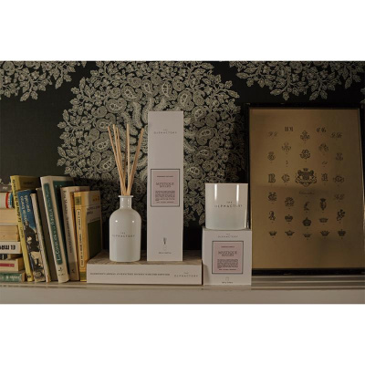 Свеча ароматическая the olphactory, white insignia, mystique boughs, 60 ч